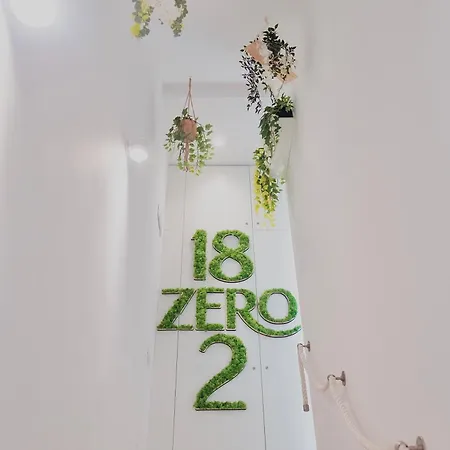 18zero2 Luxury باري