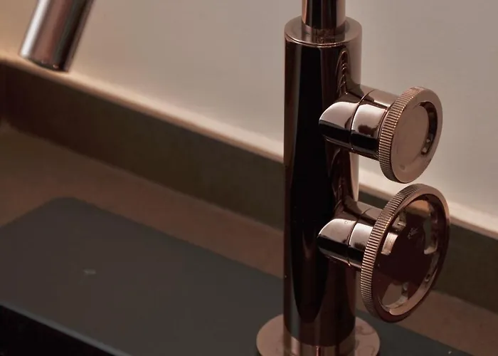 18zero2 Luxury Apartment