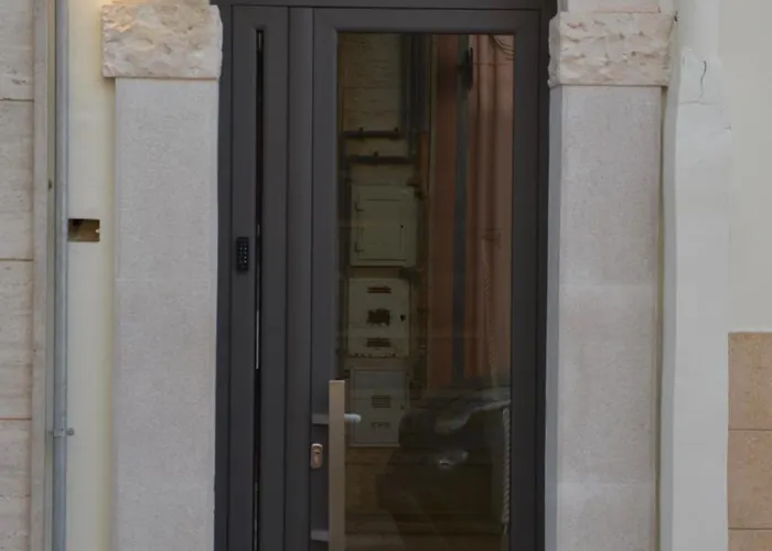 18zero2 Luxury Apartment